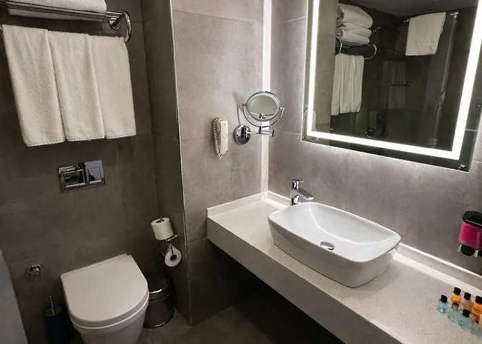 Revia Square Hotel 4*