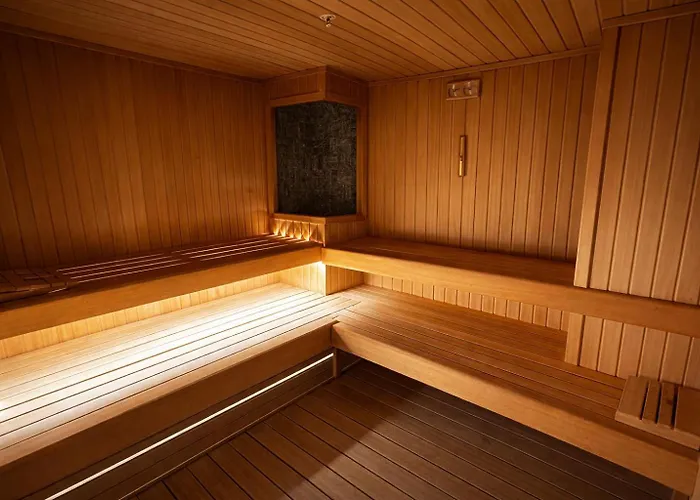 Hotel Revia Square 4*