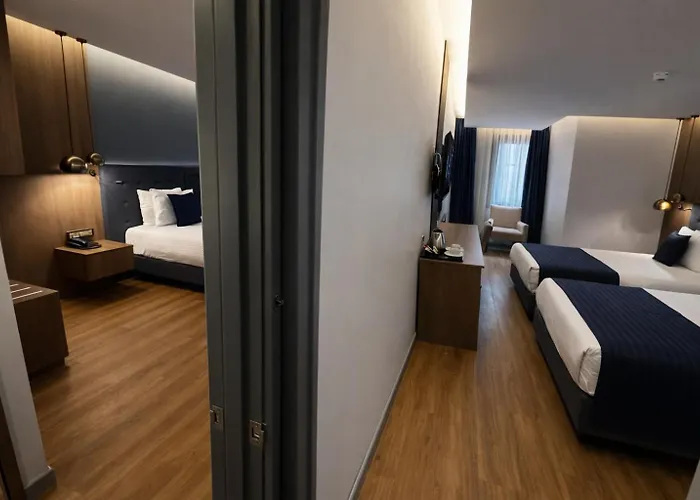 Revia Square מלון 4*