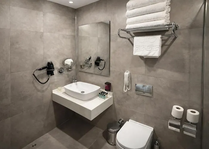 Revia Square 4*