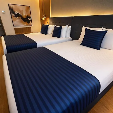 Hotell Revia Square 4*