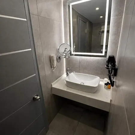 Revia Square Hotel