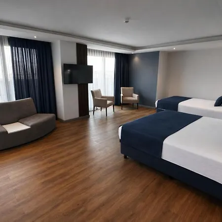 Revia Square מלון 4*