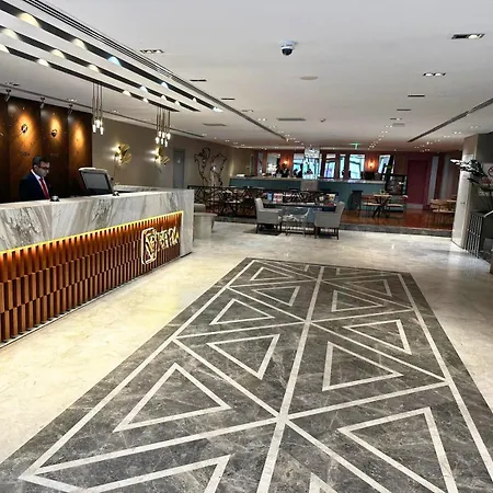 Revia Square מלון 4*