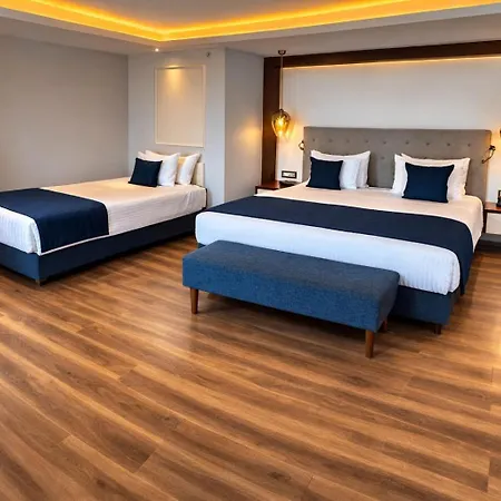 Revia Square מלון 4*