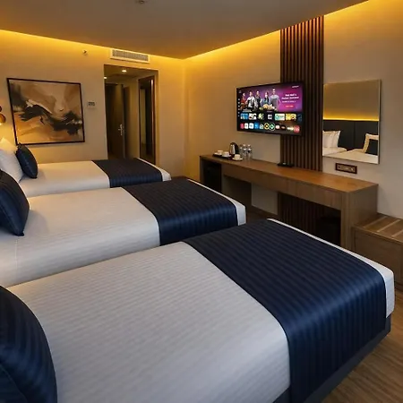Hotel Revia Square 4*