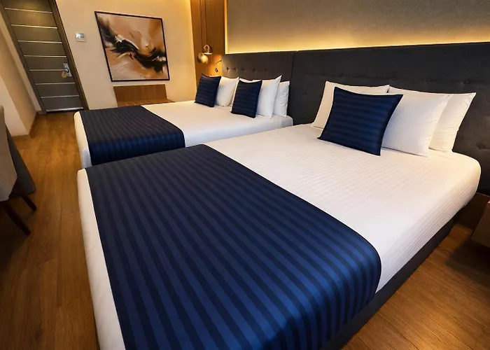 فندق Revia Square 4*