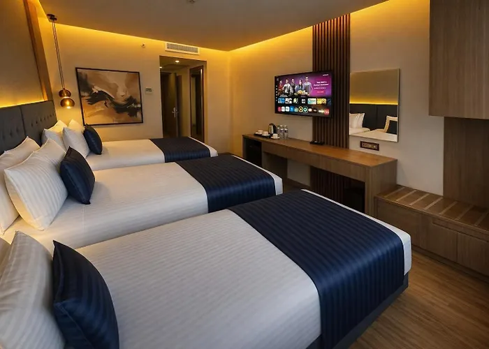 فندق Revia Square 4*