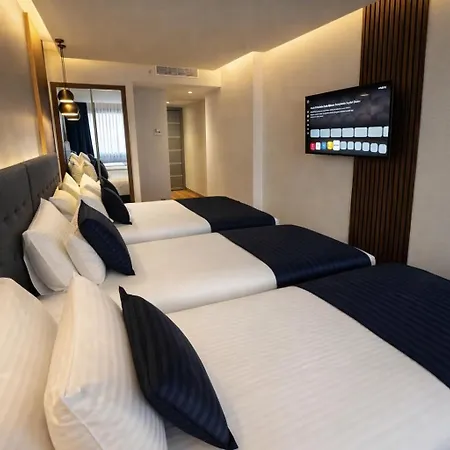 Revia Square Szálloda 4*
