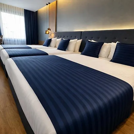 Revia Square Szálloda 4*