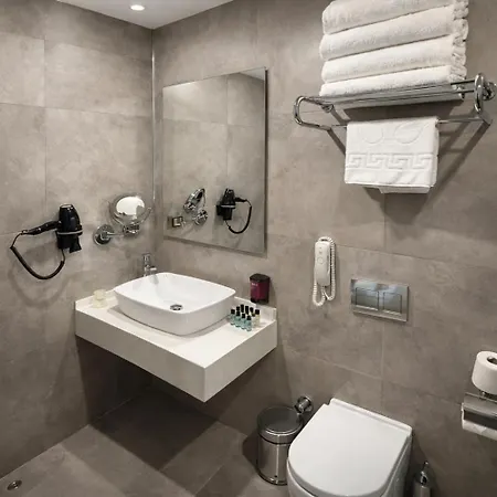 Revia Square 4*