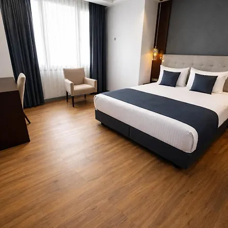 Revia Square Szálloda 4*