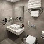 Revia Square 4*