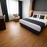 Revia Square Hotel 4*